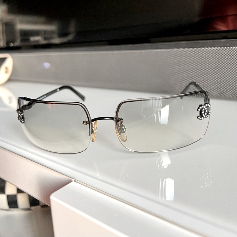 Authentic Vintage CHANEL sunglasses 4104-B Black
